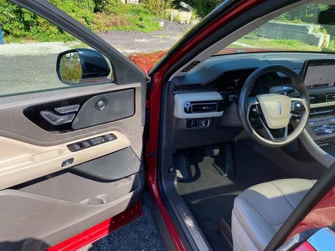 Used 2020 Lincoln Aviator Reserve w/ Equipment Group 201A image 10