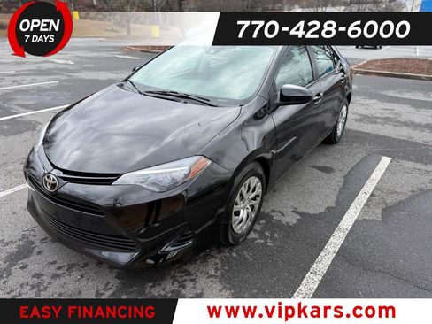 Used 2018 Toyota Corolla LE image 1