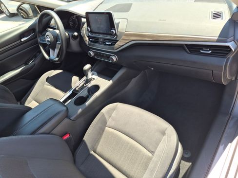 Used 2025 Nissan Altima 2.5 SV FWD image 33