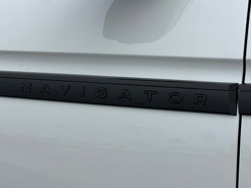 New 2025 Lincoln Navigator L Reserve w/ Jet Appearance Package image 27