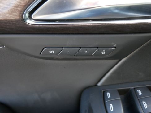 Used 2023 Buick Envision Avenir image 23