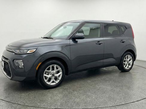Used 2025 Kia Soul LX w/ LX Technology Package FWD image 3