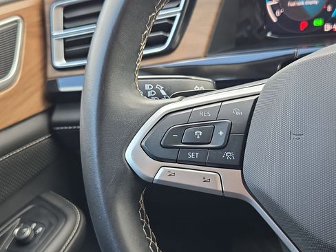 Used 2025 Volkswagen Atlas SE image 18