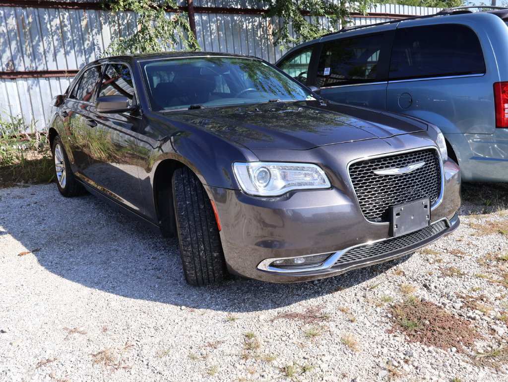Used 2019 Chrysler 300 Touring w/ Driver Convenience Group RWD image 12