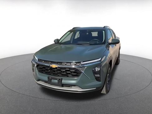 Used 2025 Chevrolet Trax LT w/ LT Convenience Package FWD image 7