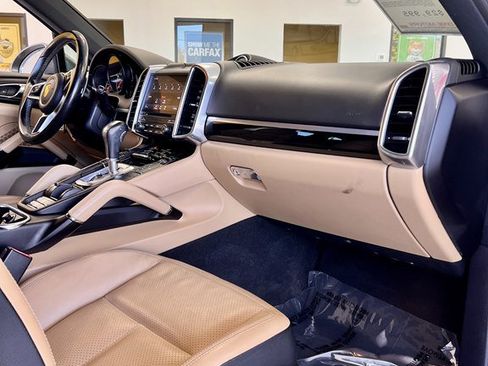 Used 2018 Porsche Cayenne image 12