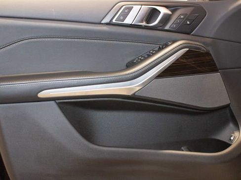 Used 2025 BMW X5 xDrive50e image 22