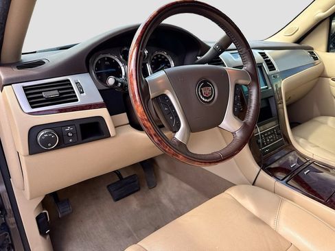Used 2014 Cadillac Escalade Luxury AWD/4WD image 9