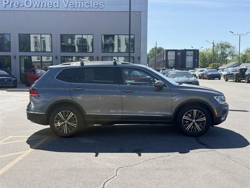 Used 2018 Volkswagen Tiguan SEL AWD/4WD image 7