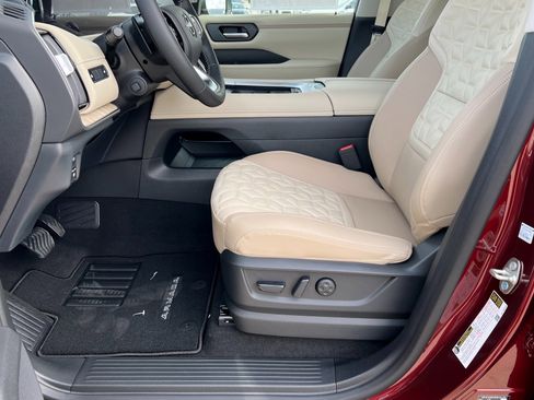 New 2025 Nissan Armada Platinum image 17