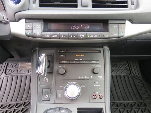 Used 2013 Lexus CT 200h image 20