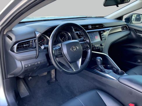 Used 2019 Toyota Camry SE FWD image 16