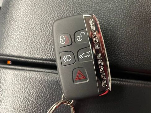 Used 2020 Land Rover Range Rover Velar S image 21