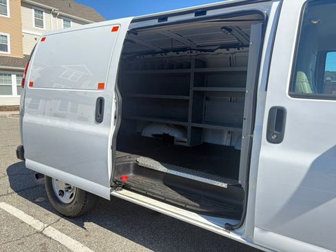 Used 2021 Chevrolet Express 3500 w/ Driver Convenience Package image 16