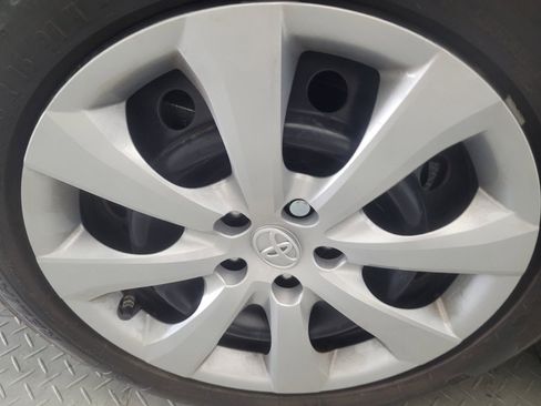 Used 2022 Toyota Corolla LE FWD image 31