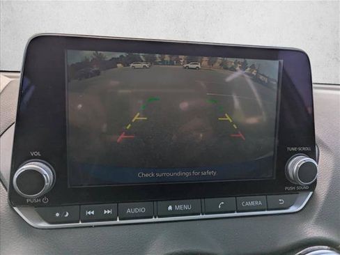 Used 2023 Nissan Sentra SR w/ Electronics Package FWD image 18