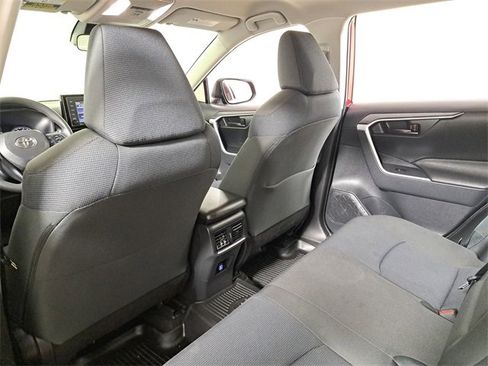 Used 2022 Toyota RAV4 LE image 11