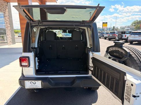 Used 2024 Jeep Wrangler Unlimited Sport AWD/4WD image 18