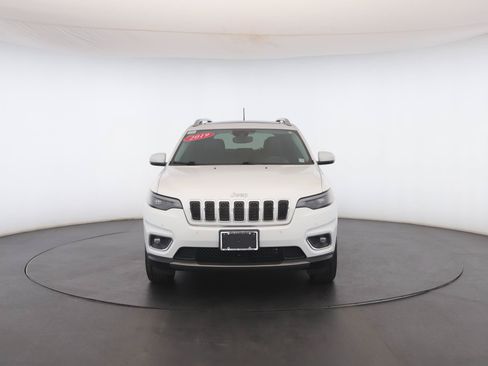 Used 2019 Jeep Cherokee Limited w/ Technology Group AWD/4WD image 23