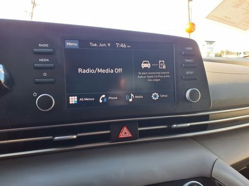 Used 2024 Hyundai Elantra SE FWD image 25