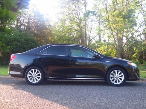 Used 2012 Toyota Camry XLE w/ Convenience Pkg FWD image 5