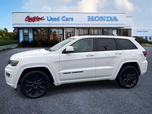 Used 2020 Jeep Grand Cherokee Altitude AWD/4WD image 2