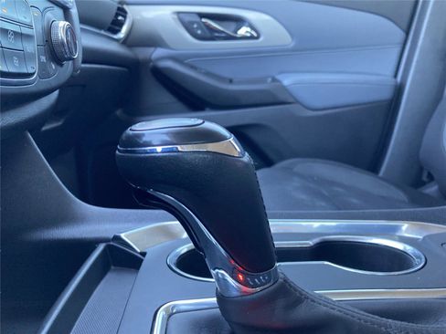Used 2020 Chevrolet Traverse LT image 16