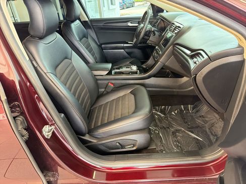 Used 2018 Ford Fusion SE w/ Equipment Group 201A FWD image 29