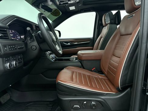 Used 2023 GMC Yukon XL Denali Ultimate w/ LPO, Floor Liner Package AWD/4WD image 21