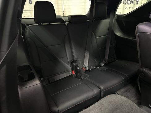 Used 2025 Chevrolet Traverse Z71 image 23