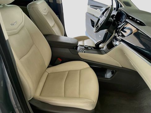 Used 2024 Cadillac XT6 Premium Luxury w/ Technology Package FWD image 31