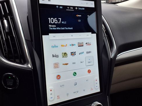 Used 2023 Ford Edge Titanium image 11