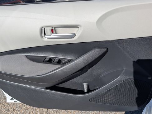 Used 2021 Toyota Corolla LE image 24
