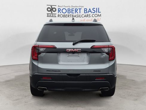Used 2023 GMC Acadia SLE w/ Driver Convenience Package image 4