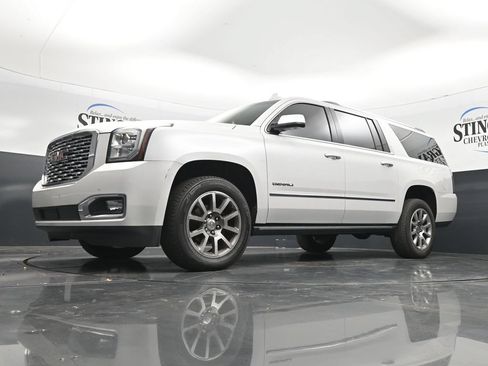 Used 2020 GMC Yukon XL Denali w/ Enhanced Security Package RWD image 28