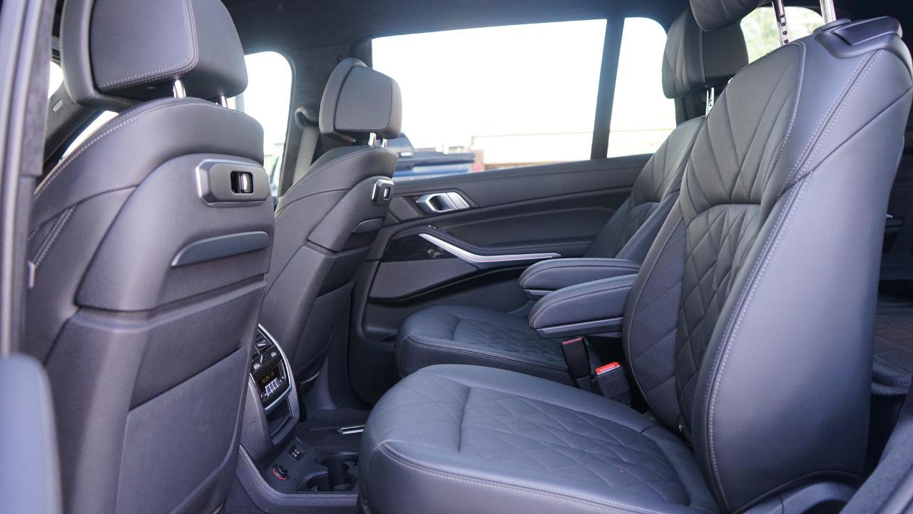 Used 2024 BMW X7 xDrive40i w/ M Sport Package AWD/4WD image 26