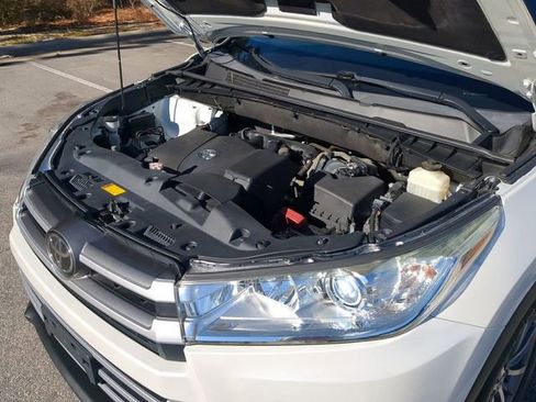 Used 2019 Toyota Highlander XLE image 43
