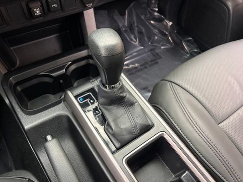 Used 2021 Toyota Tacoma SR5 AWD/4WD image 25