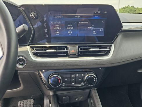 Used 2024 Chevrolet TrailBlazer LT w/ LT Cold Weather Package FWD image 24
