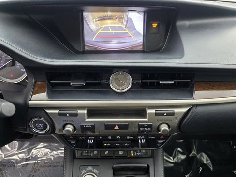 Used 2018 Lexus ES 350 w/ Luxury Package w/Wood Trim image 21