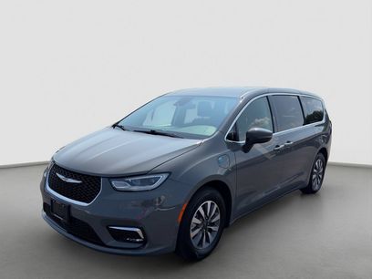 Used 2023 Chrysler Pacifica Touring-L