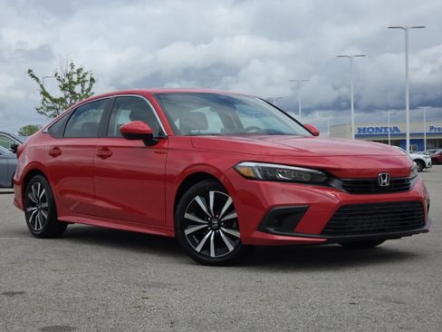 Used 2024 Honda Civic EX image 2