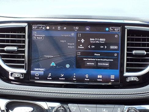 Used 2021 Chrysler Pacifica Limited w/ Uconnect Theater Family Group FWD image 17