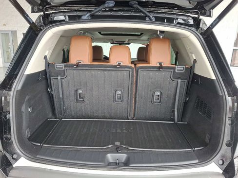 Used 2024 Nissan Pathfinder Platinum w/ Cargo Package image 28