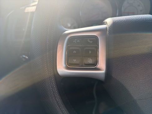 Used 2012 Dodge Challenger SXT image 5