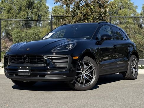Used 2025 Porsche Macan image 1