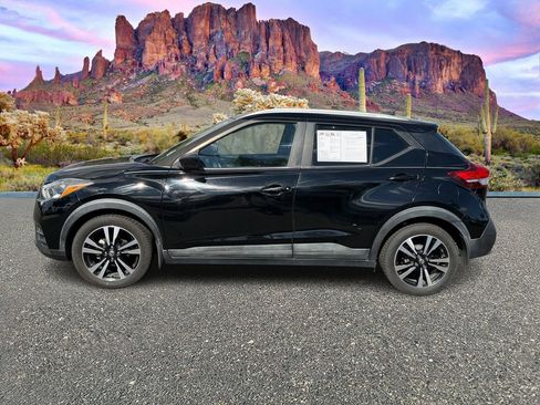 Used 2019 Nissan Kicks SV image 3