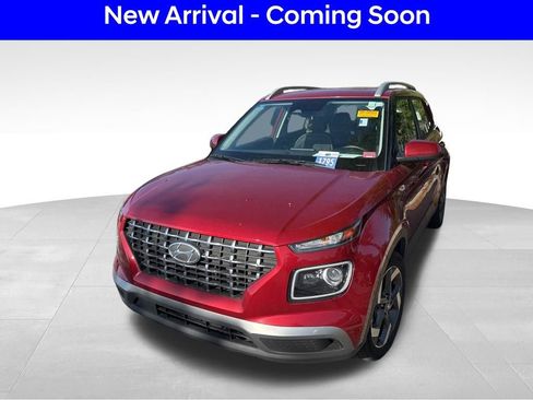 Used 2023 Hyundai Venue Limited image 2