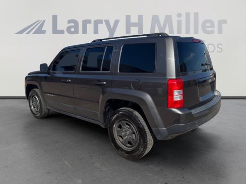 Used 2017 Jeep Patriot Sport w/ Power Value Group FWD image 3