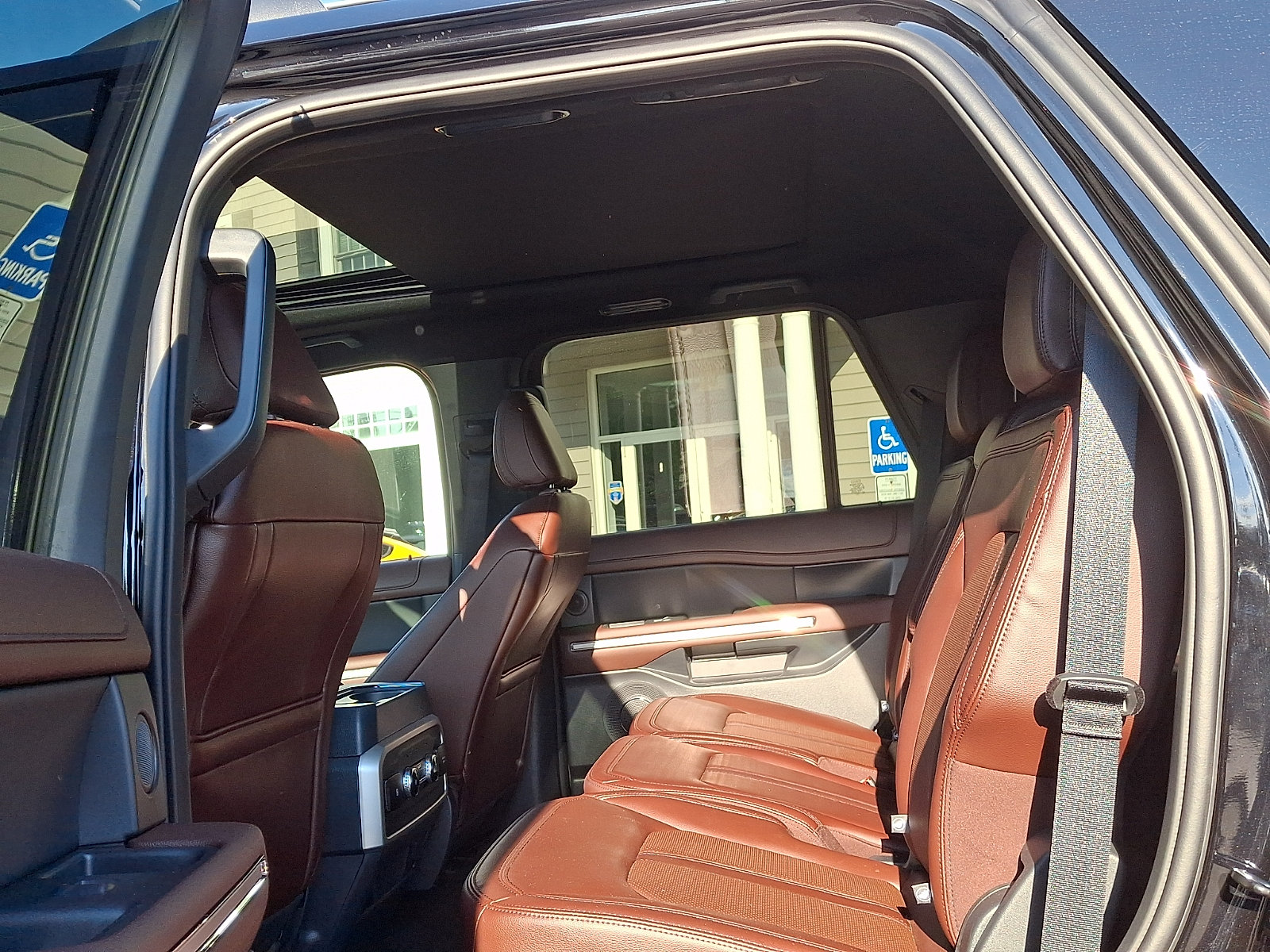 Used 2024 Ford Expedition Limited AWD/4WD image 11